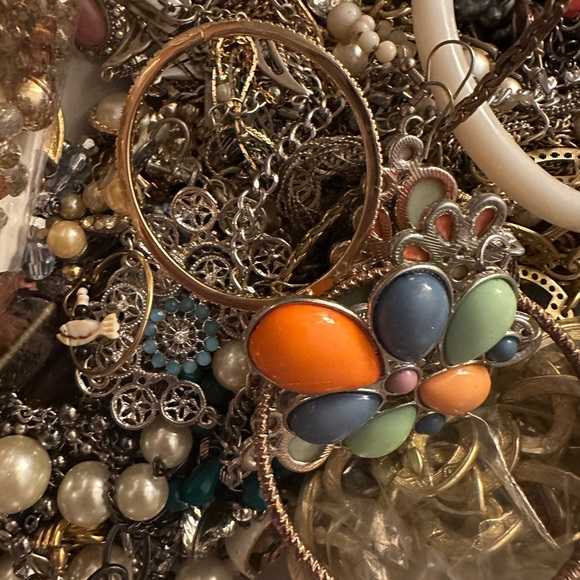 Assorted Jewelry Collection - Picture 5 of 8